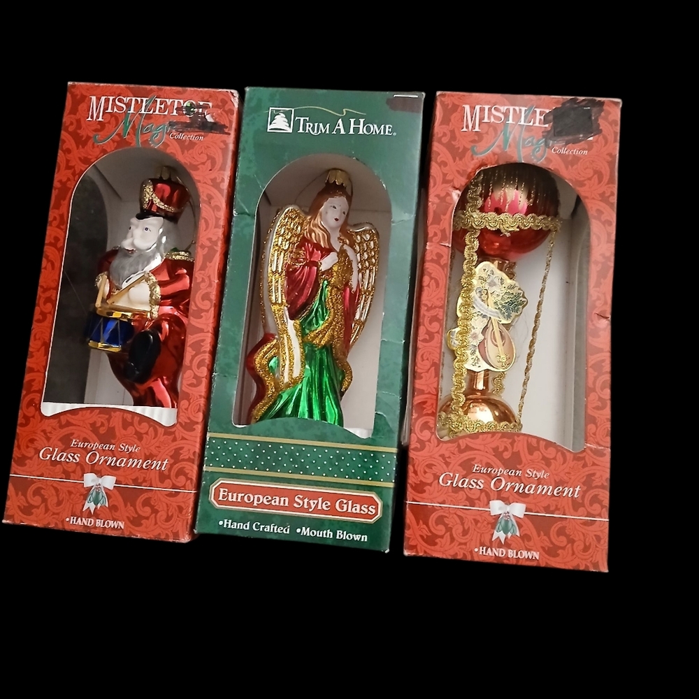 Nwt trio European style hand blown glass ornaments (3)